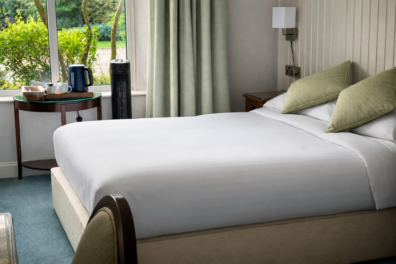 Gourmet wedding catering with vegetarian and vegan options at Tre-Ysgawen Hall.