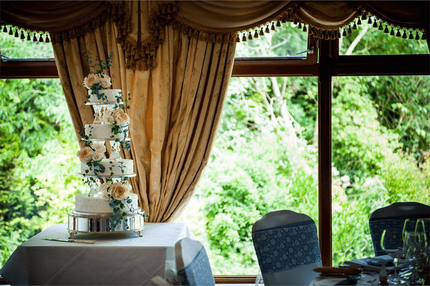 Gourmet wedding catering with vegetarian and vegan options at Tre-Ysgawen Hall